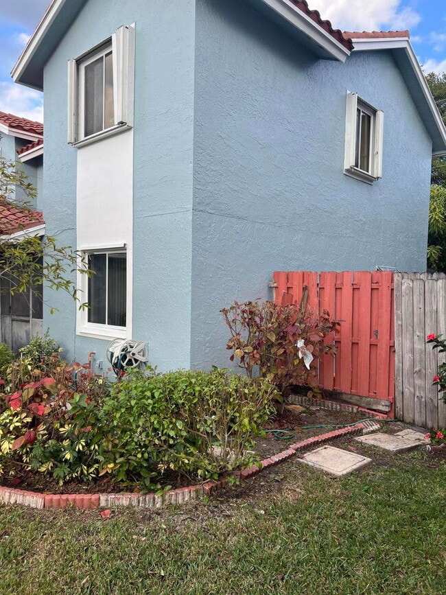 Building Photo - 6165 Country Fair Cir