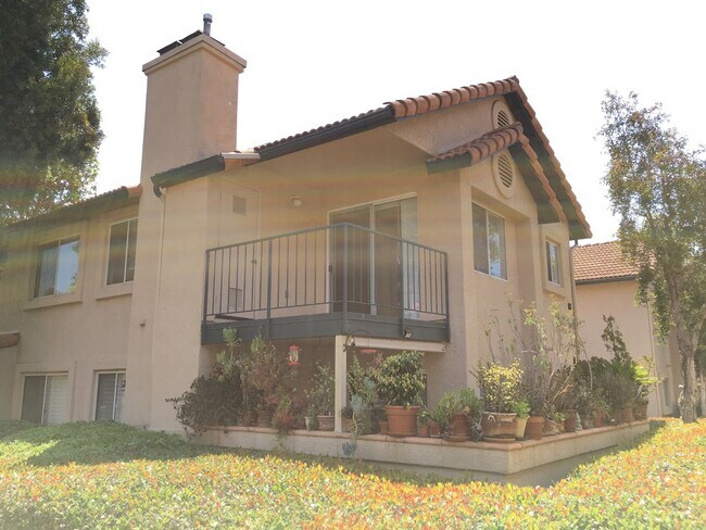 Building Photo - 2-bedroom, 2-bathroom Apartment located in...