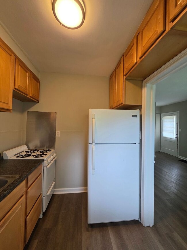 Building Photo - Spacious 1-Bedroom Duplex with Plenty of Kitchen Storage