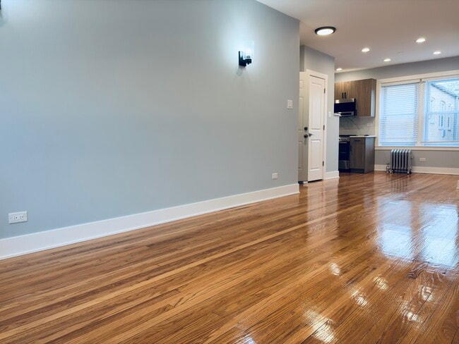 Building Photo - 5060 N Wolcott Ave