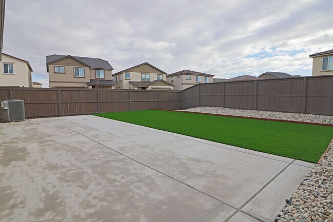 Building Photo - 6862 Ronaldinho Dr