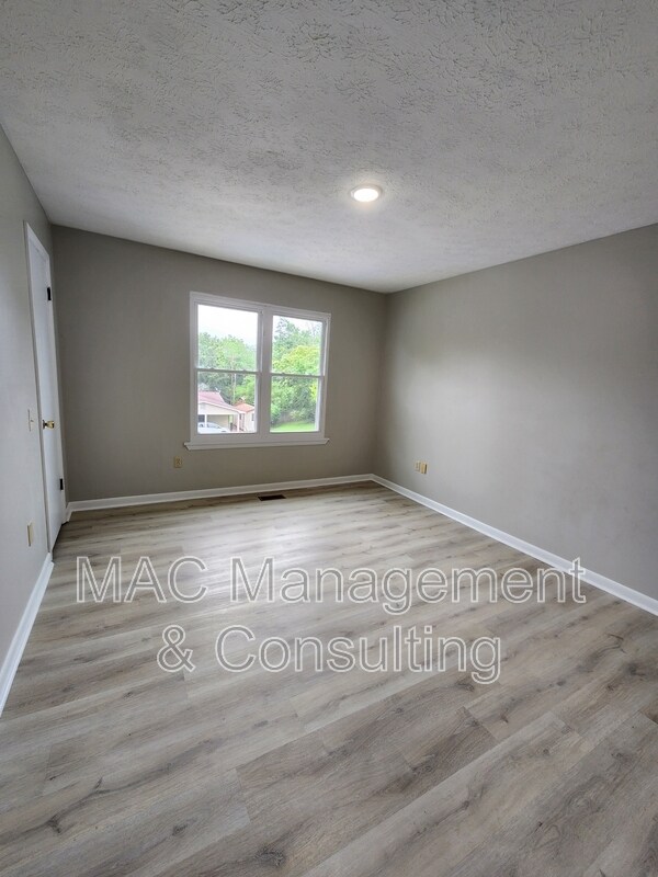 Building Photo - 790 Dixie Park Dr
