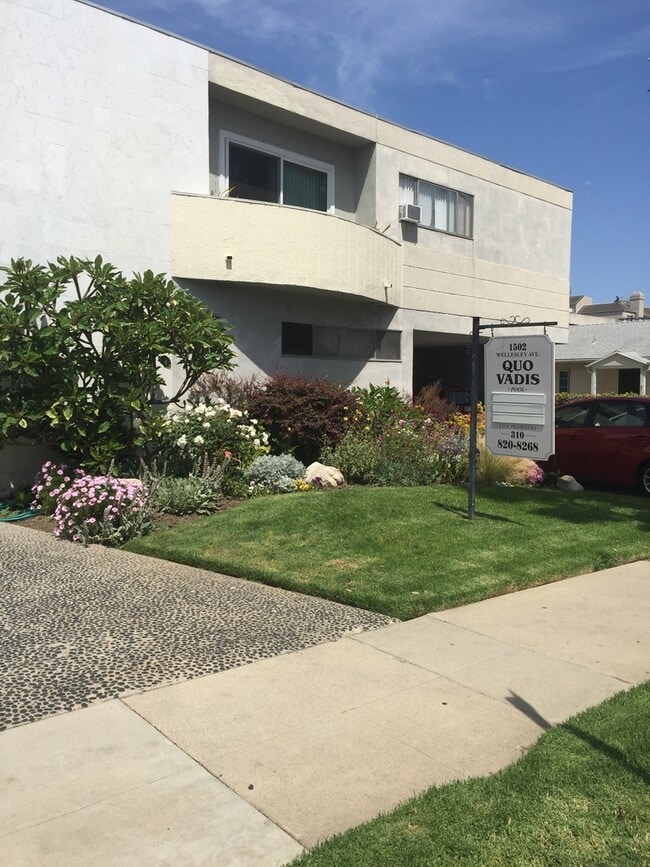 Building Photo - Quo Vadis 08-LA