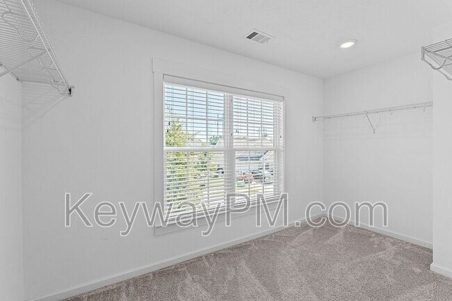 Building Photo - 582 Bunchgrass St