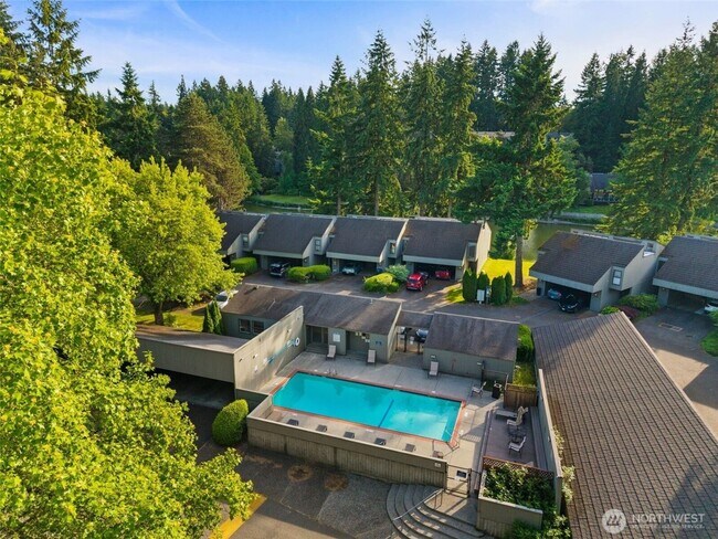 Building Photo - Resort Living at home!