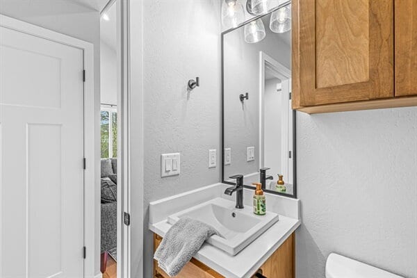 Building Photo - 303 Gangnes Dr