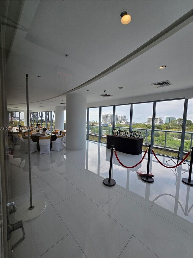 Building Photo - 601 NE 36th St