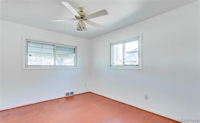 Building Photo - 528 Cardwell St