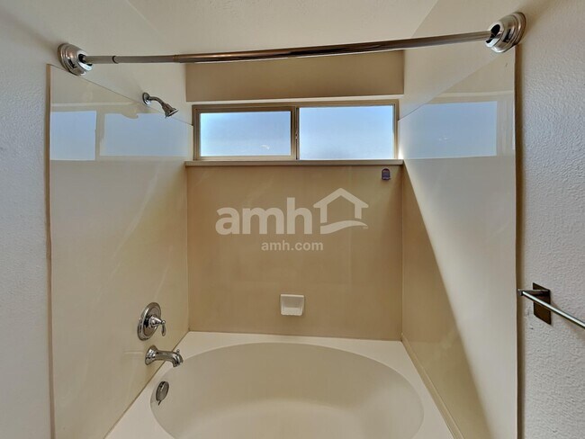 Building Photo - 8558 Laurel Oak Dr