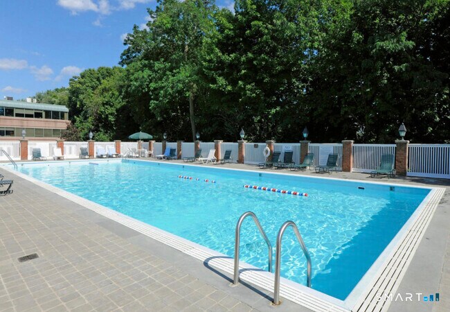 Building Photo - 51 Forest Ave