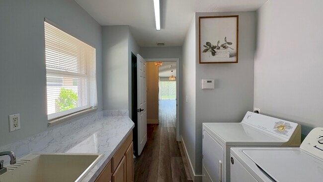 Building Photo - 5465 Grande Palm Cir