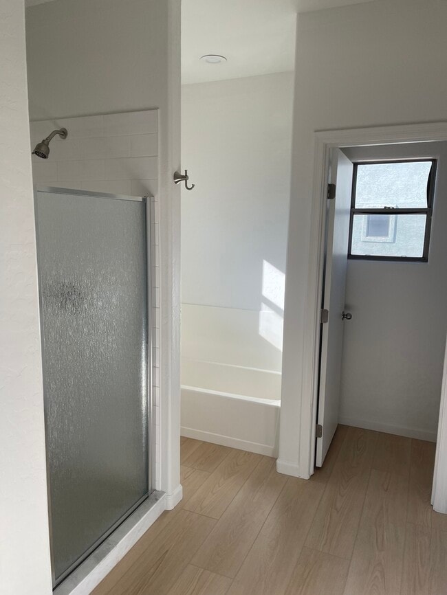 Building Photo - Clean Townhome in Great Location