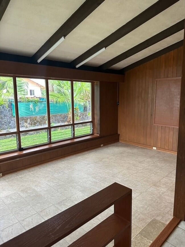 Building Photo - 655A Hinano St