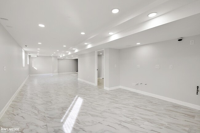 Building Photo - 46267 Terrace Dr