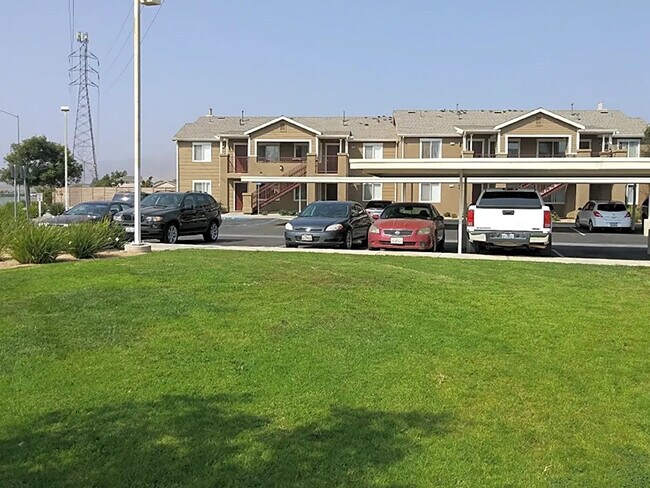 Building Photo - San Vicente Townhomes