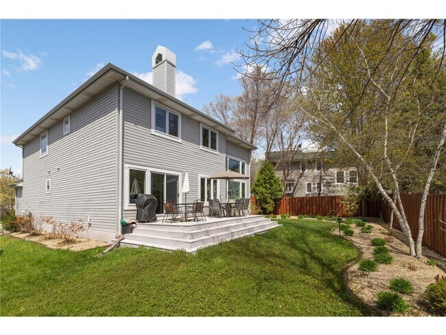 Building Photo - 15765 25th Pl N