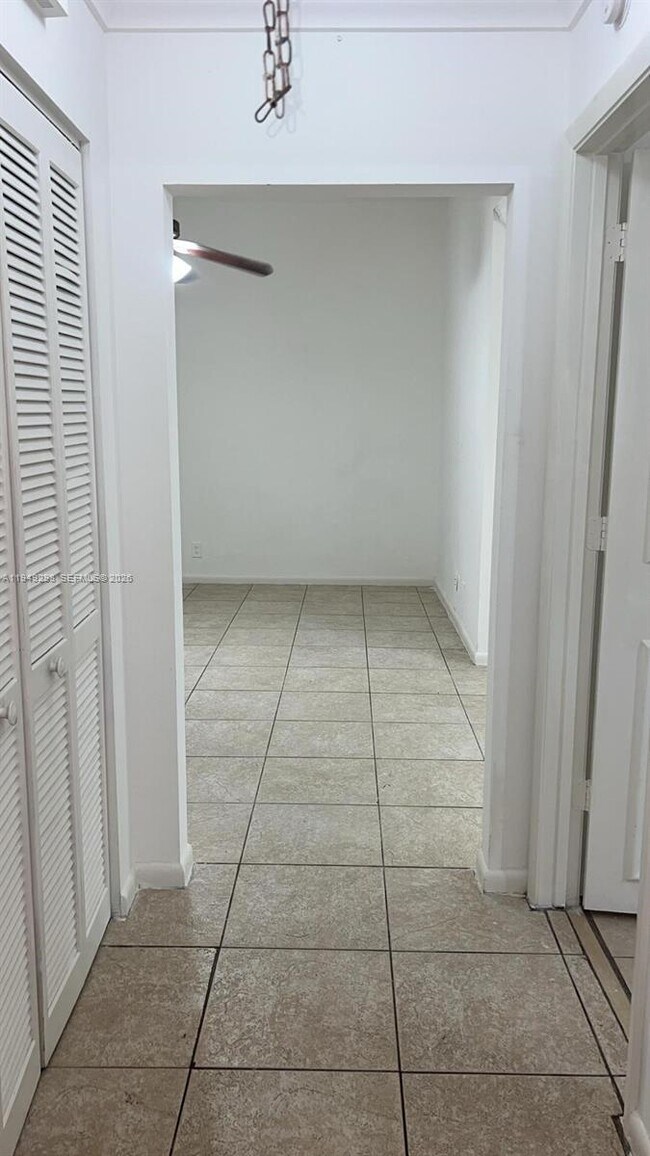 Building Photo - 1802 Waterview Cir