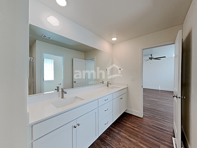 Building Photo - 9433 W Hiden Stream St