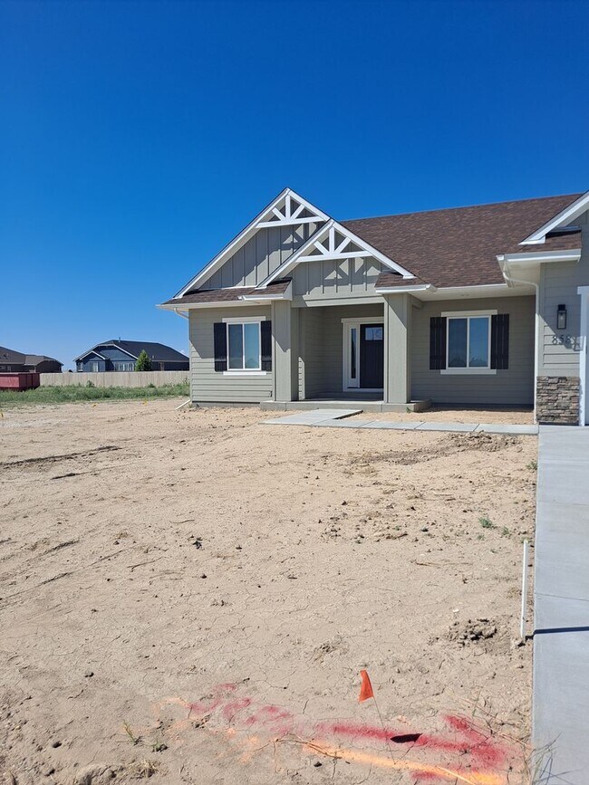 Building Photo - ALL PROSPECTIVE TENANTS MUST SUBMIT A $58 ...