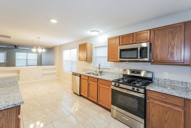 Building Photo - 17506 Hoover Gardens Dr