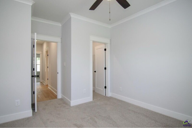 Building Photo - 212 Willowbrook Ln