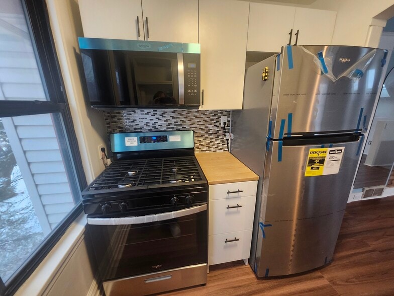 Building Photo - 796 Larpenteur Ave W