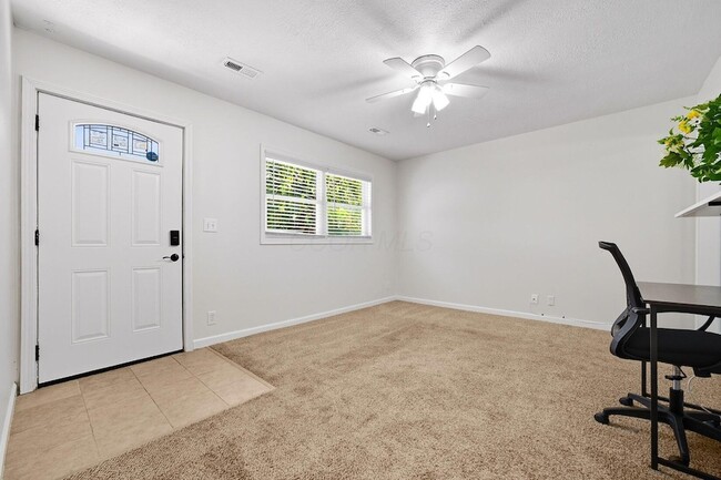 Building Photo - 455 Lakeview Dr