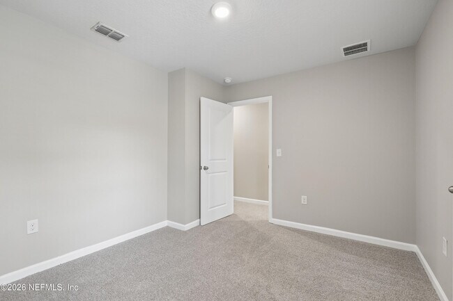 Building Photo - 5988 Creekside Crossing Dr