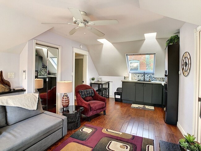 Building Photo - Sherman St- JK