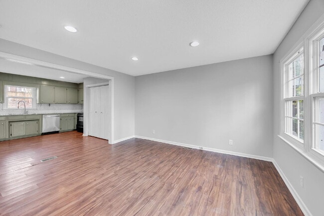 Building Photo - Charming 2-Bedroom Retreat in Spartanburg'...
