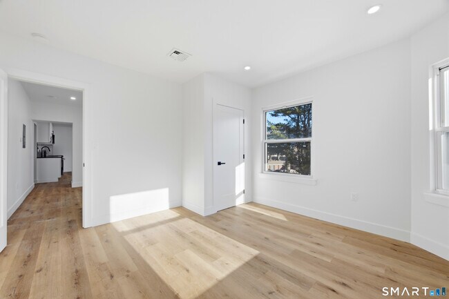 Building Photo - 145 Crystal Ave