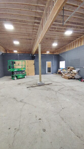 Building Photo - 503 Pine Ave