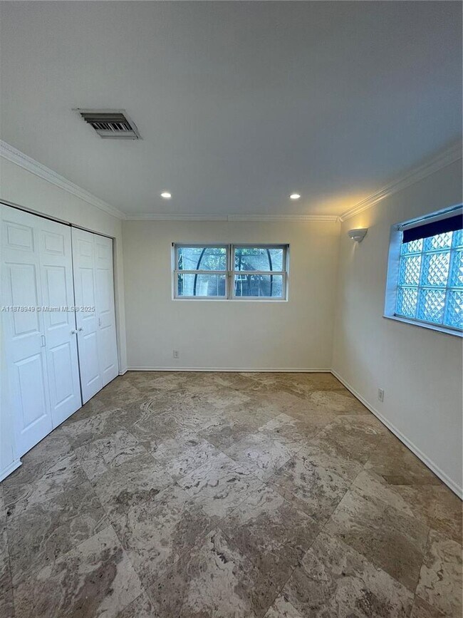 Building Photo - 1107 NE 8th St