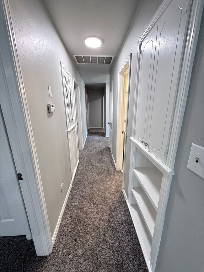 Building Photo - Charming 3 BD 1.5 BA w/ Bonus Room in the ...