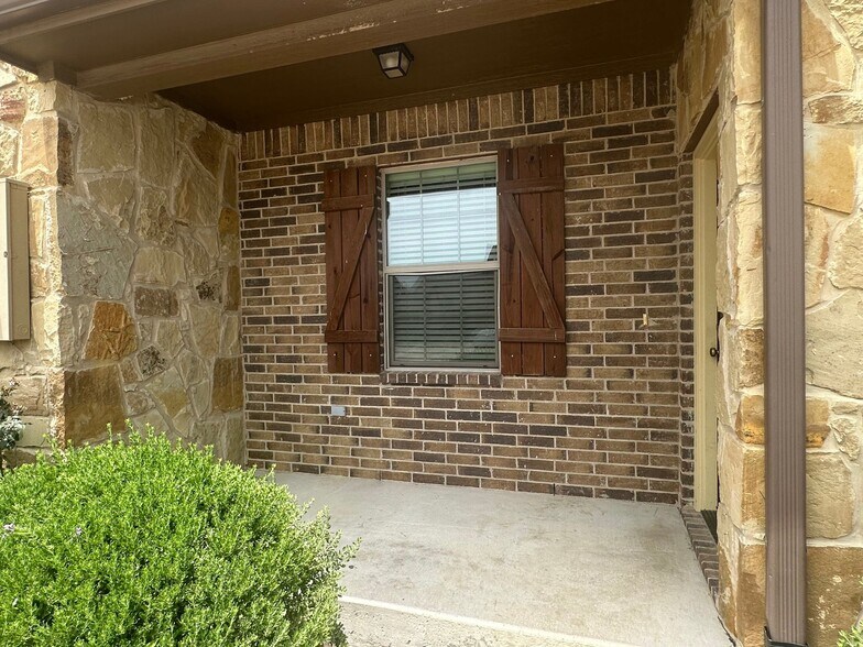 Building Photo - 406 Baby Bear Dr
