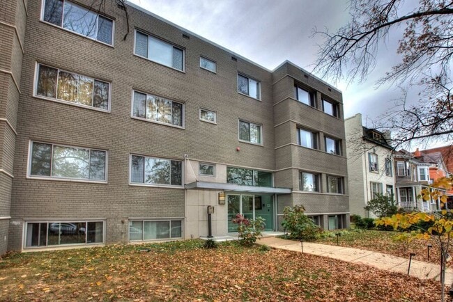 Building Photo - 804 Taylor St NW