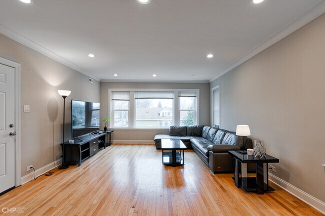Building Photo - 2822 N Nordica Ave