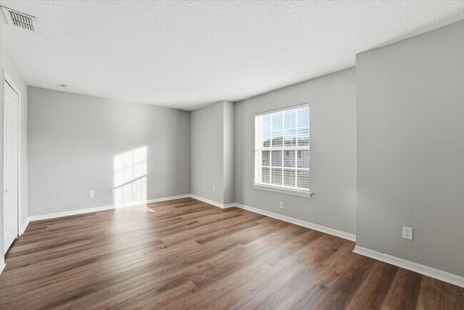 Building Photo - 182 Chippendale Terrace