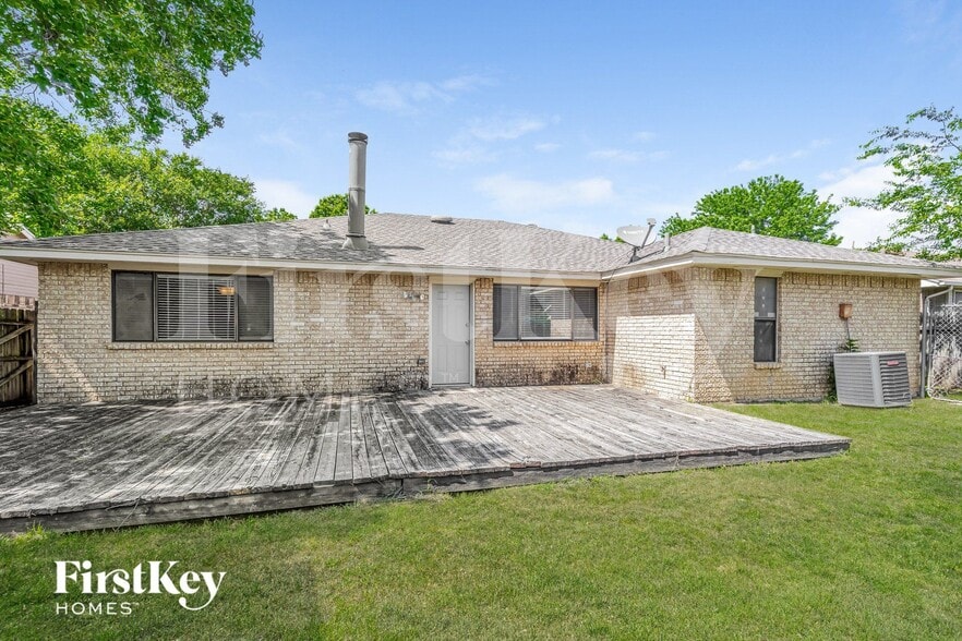 Building Photo - 2661 Claremont Dr