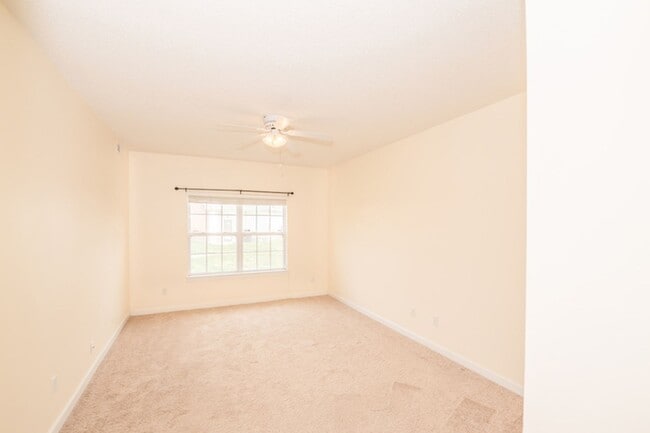 Building Photo - Beautiful Condo in Virginia Beach