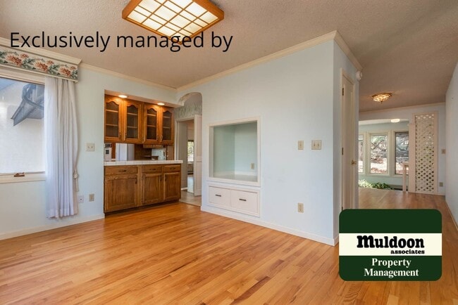 Building Photo - Beautiful 3 bedroom home with two car garage in Old Broadmoor