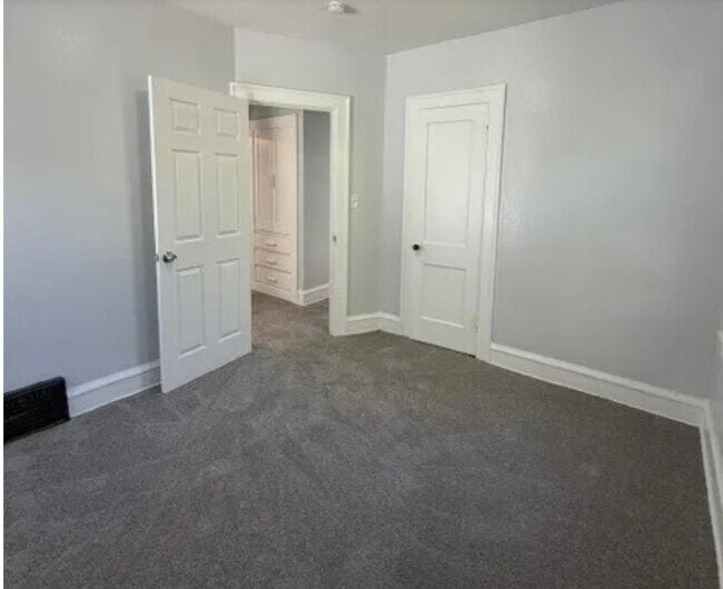 Building Photo - 3294 E 146th St