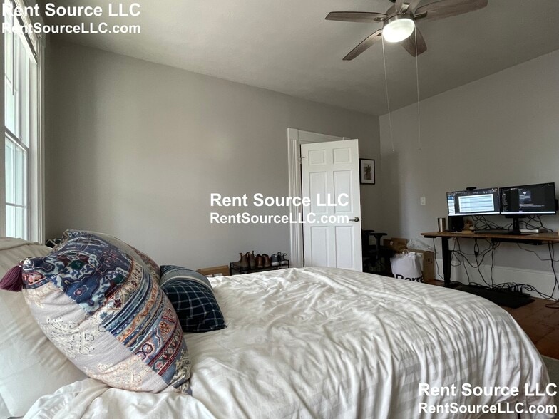 Building Photo - 73 Thorndike St