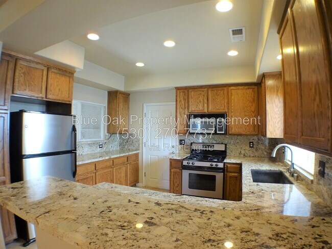 Building Photo - 573 E Eaton Rd