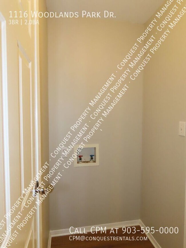 Building Photo - 1116 Woodlands Park Dr
