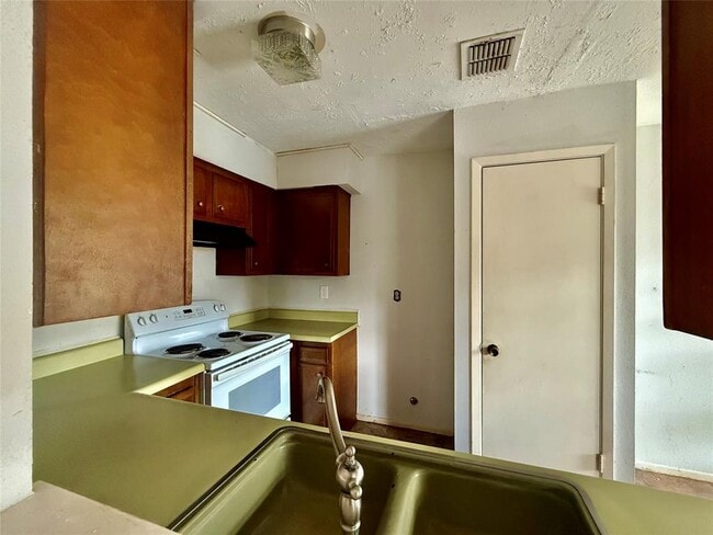 Building Photo - 13161 Clarewood Dr