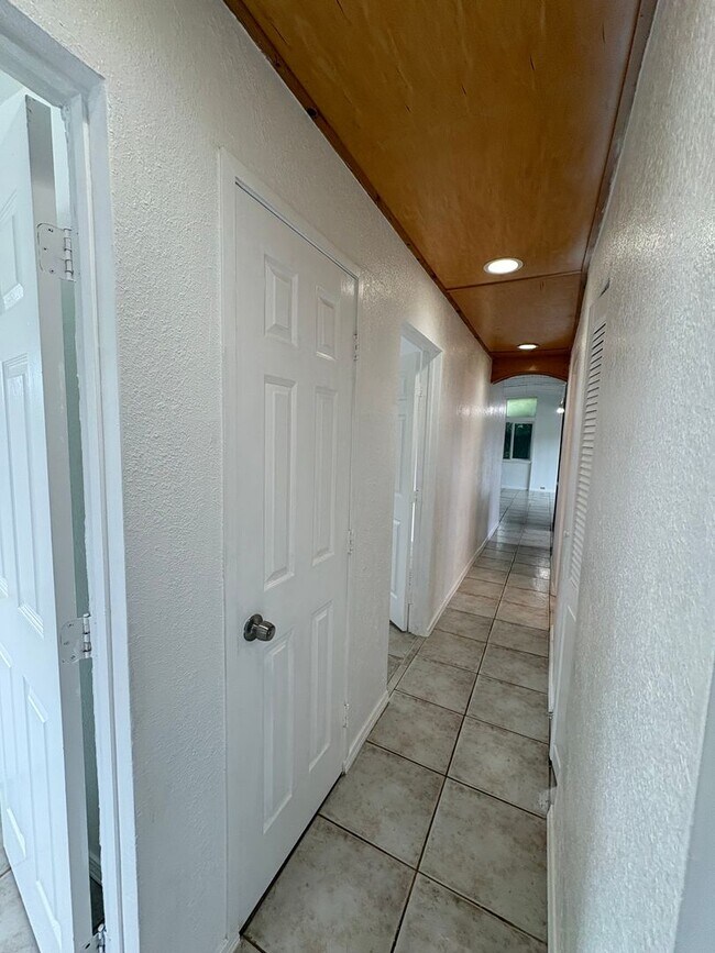 Building Photo - Rare 5 bedroom, 3 bath PET FRIENDLY HOUSE in KAILUA!