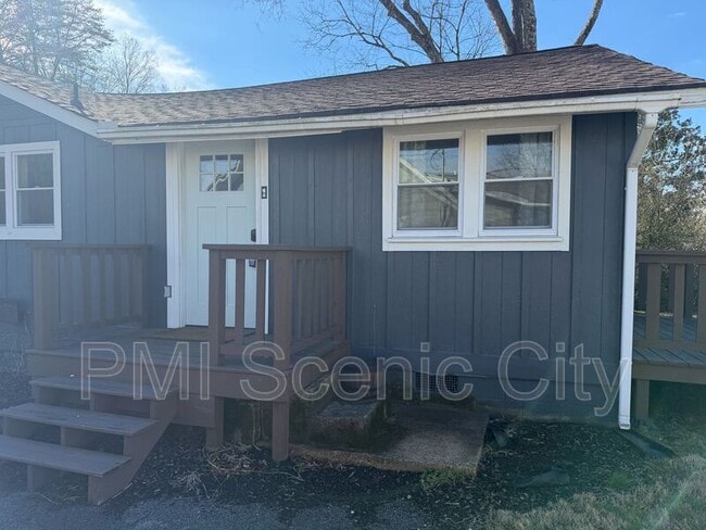 Building Photo - 607 Franklin St