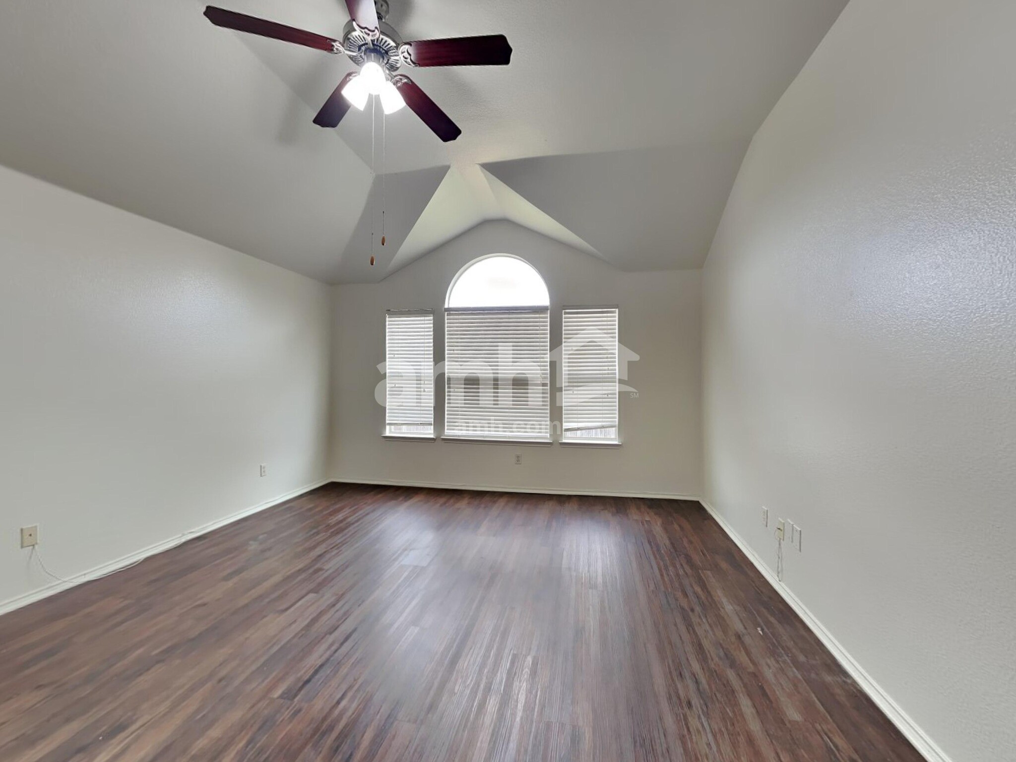 Building Photo - 4724 Ocean Dr