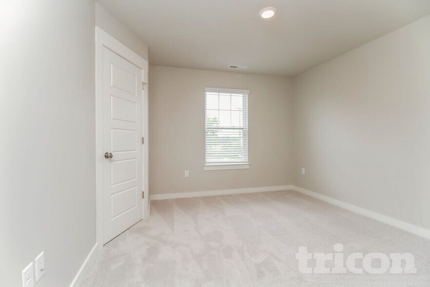 Building Photo - 1748 Lannister Ave